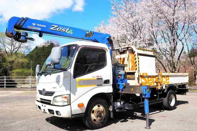 日野 デュトロ TKG-XZU695M(4WD)の写真1