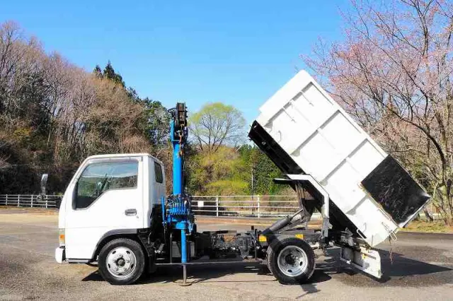 いすゞ エルフ KR-NKR81ED(2WD)の写真3