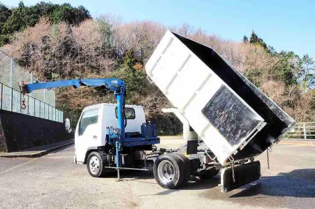 いすゞ エルフ KR-NKR81ED(2WD)の写真4