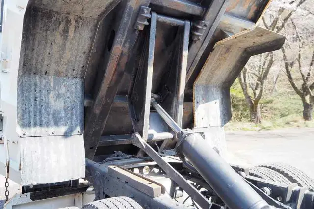 いすゞ エルフ KR-NKR81ED(2WD)の写真25