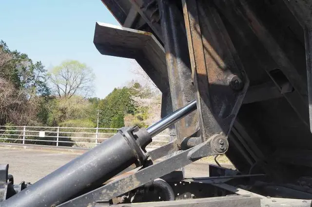 いすゞ エルフ KR-NKR81ED(2WD)の写真38