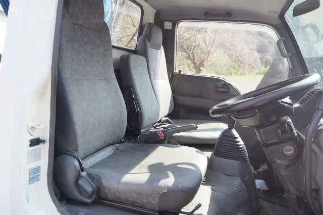 いすゞ エルフ KR-NKR81ED(2WD)の写真48