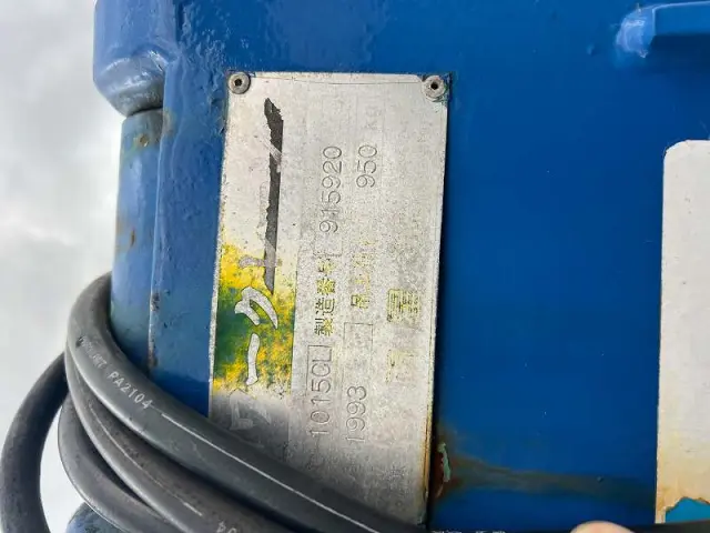 いすゞ エルフ KR-NKR81ED(2WD)の写真49