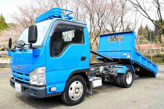 いすゞ エルフ TKG-NKR85AN(2WD)の写真1