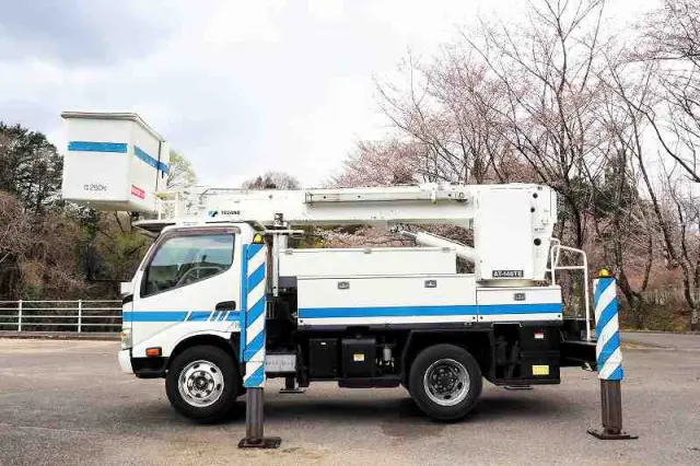 トヨタ ダイナ BDG-XZU354H(2WD)の写真2