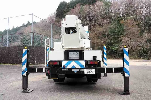 トヨタ ダイナ BDG-XZU354H(2WD)の写真4