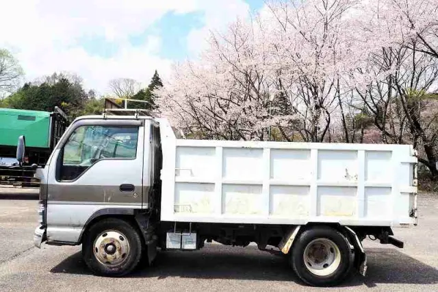 いすゞ エルフ PB-NKR81A(2WD)の写真2