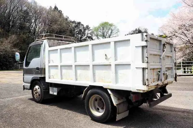 いすゞ エルフ PB-NKR81A(2WD)の写真3