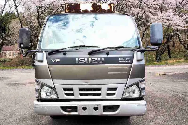 いすゞ エルフ PB-NKR81A(2WD)の写真8