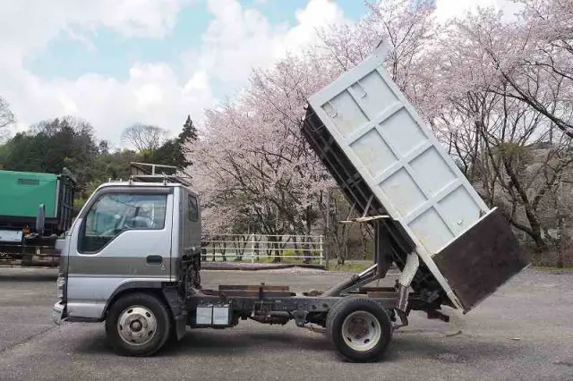 いすゞ エルフ PB-NKR81A(2WD)の写真10