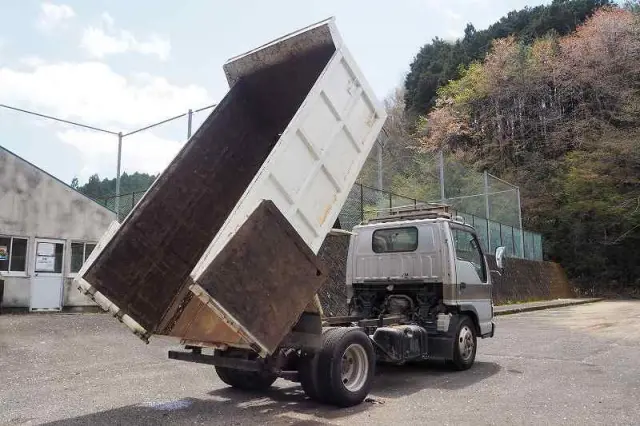 いすゞ エルフ PB-NKR81A(2WD)の写真13