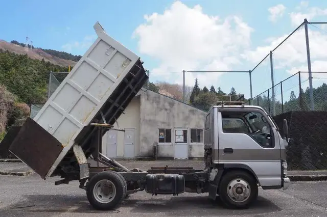 いすゞ エルフ PB-NKR81A(2WD)の写真14