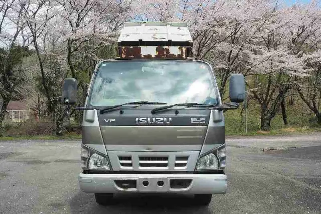 いすゞ エルフ PB-NKR81A(2WD)の写真16