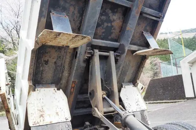 いすゞ エルフ PB-NKR81A(2WD)の写真22