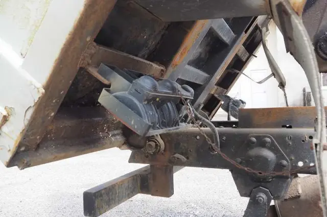 いすゞ エルフ PB-NKR81A(2WD)の写真32