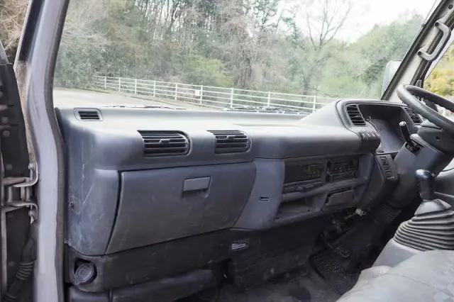 いすゞ エルフ PB-NKR81A(2WD)の写真46