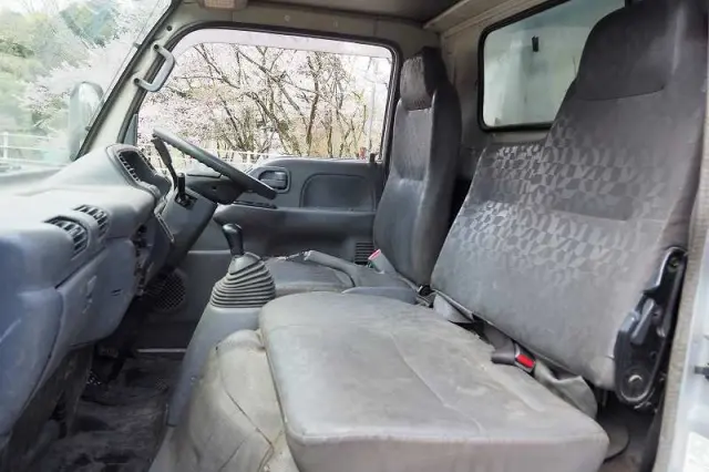 いすゞ エルフ PB-NKR81A(2WD)の写真47