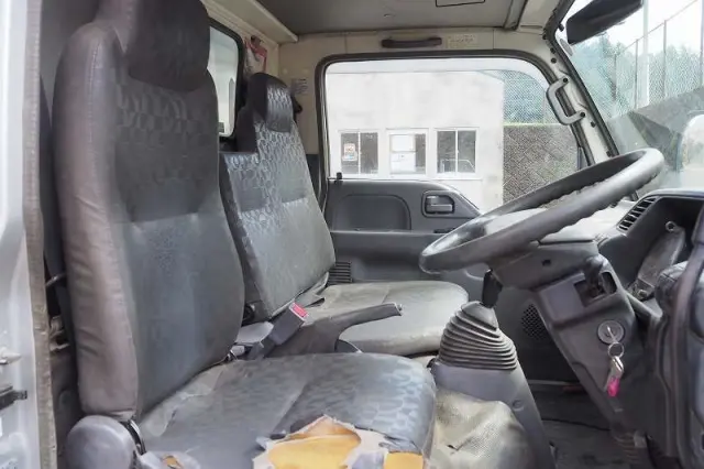 いすゞ エルフ PB-NKR81A(2WD)の写真48