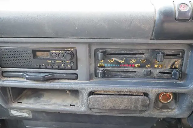 いすゞ エルフ PB-NKR81A(2WD)の写真49