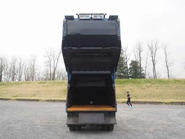 いすゞ エルフ TKG-NKR85AN(2WD)の写真10