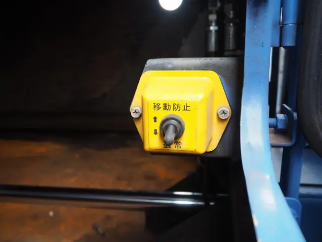 いすゞ エルフ TKG-NKR85AN(2WD)の写真13