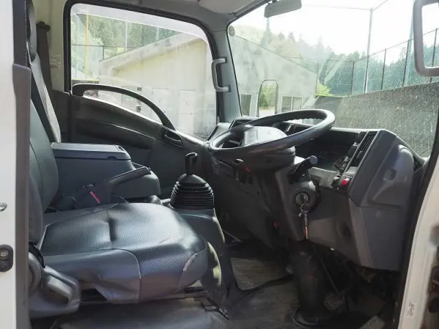 いすゞ エルフ SDG-NMS85AR(4WD)の写真44