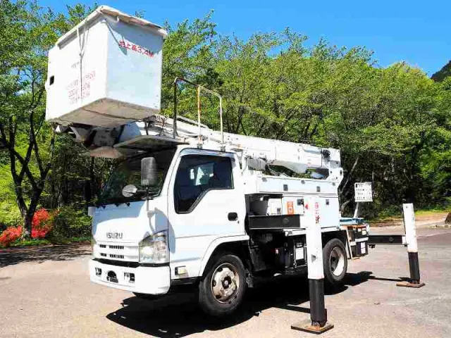 いすゞ エルフ SKG-NKR85YN(2WD)の写真1