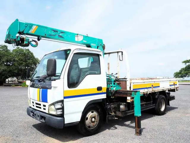 いすゞ エルフ PB-NKR81AR(2WD)の写真1