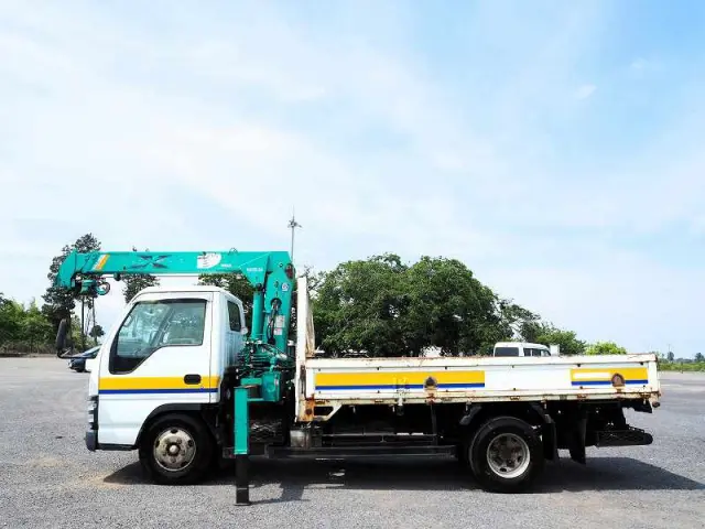 いすゞ エルフ PB-NKR81AR(2WD)の写真2