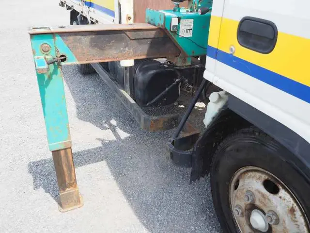 いすゞ エルフ PB-NKR81AR(2WD)の写真9