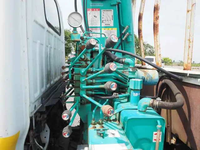 いすゞ エルフ PB-NKR81AR(2WD)の写真15