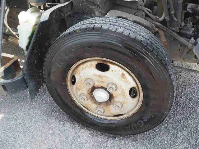 いすゞ エルフ PB-NKR81AR(2WD)の写真23