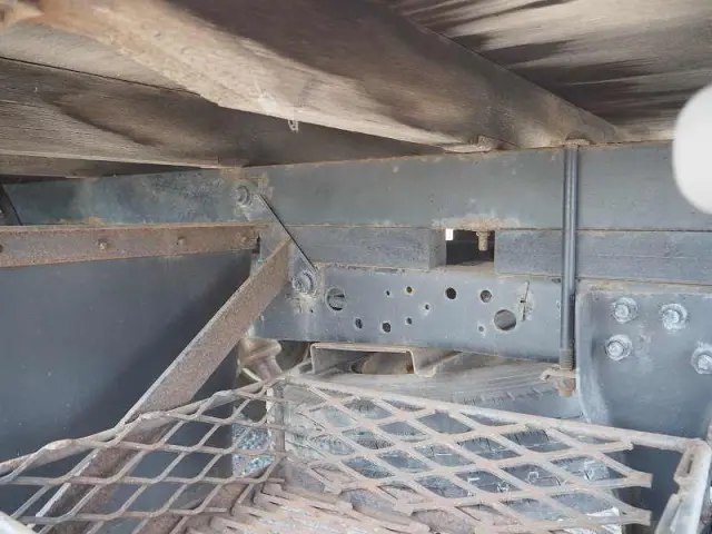 いすゞ エルフ PB-NKR81AR(2WD)の写真32