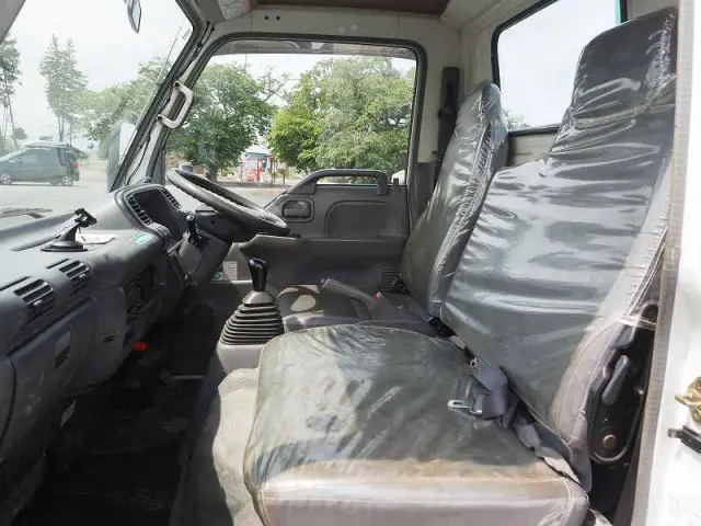 いすゞ エルフ PB-NKR81AR(2WD)の写真45