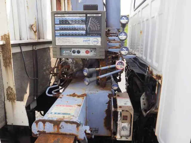 いすゞ エルフ PB-NKR81AR(2WD)の写真10