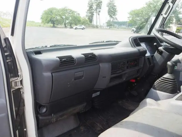 いすゞ エルフ PB-NKR81AR(2WD)の写真42