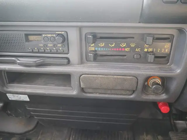 いすゞ エルフ PB-NKR81AR(2WD)の写真48