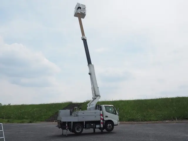 日野 デュトロ BDG-XZU304X(2WD)の写真9