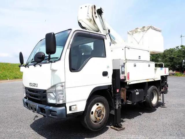 いすゞ エルフ TPG-NKS85AN(4WD)の写真1