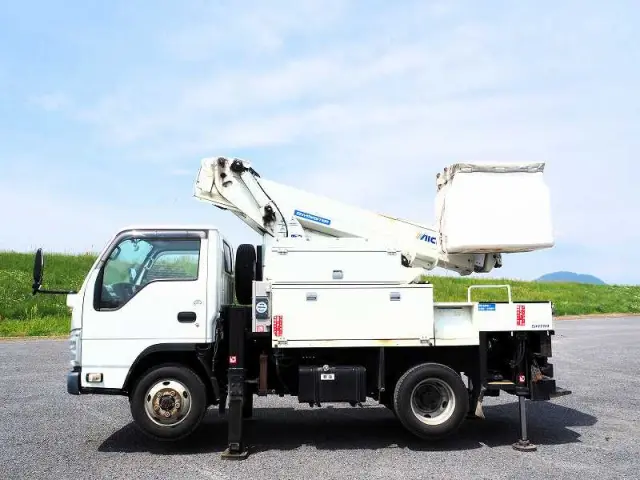 いすゞ エルフ TPG-NKS85AN(4WD)の写真2