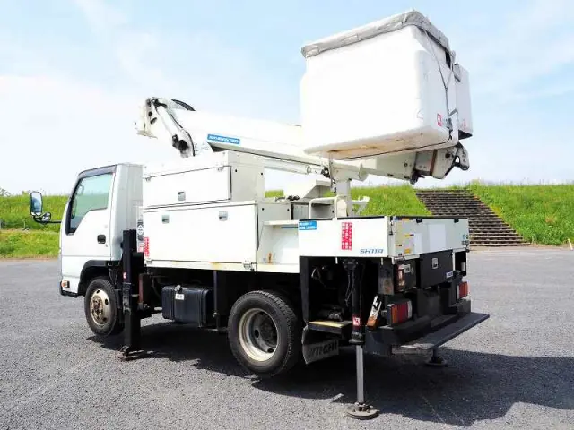 いすゞ エルフ TPG-NKS85AN(4WD)の写真3