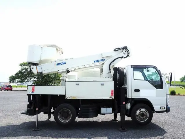 いすゞ エルフ TPG-NKS85AN(4WD)の写真6