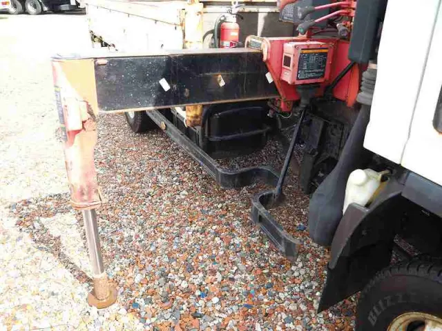 いすゞ エルフ BDG-NPS85AR(4WD)の写真9