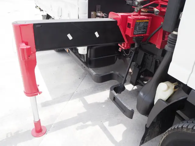いすゞ エルフ BDG-NPS85AR(4WD)の写真9