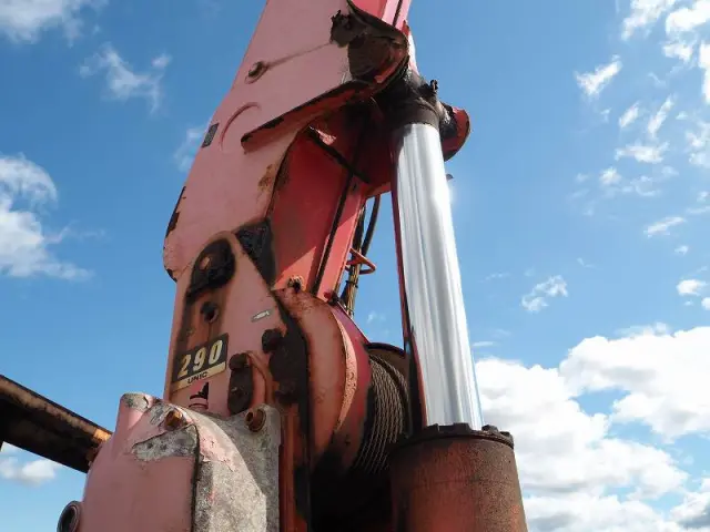 いすゞ エルフ BDG-NPS85AR(4WD)の写真12