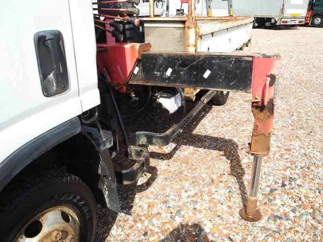 いすゞ エルフ BDG-NPS85AR(4WD)の写真13