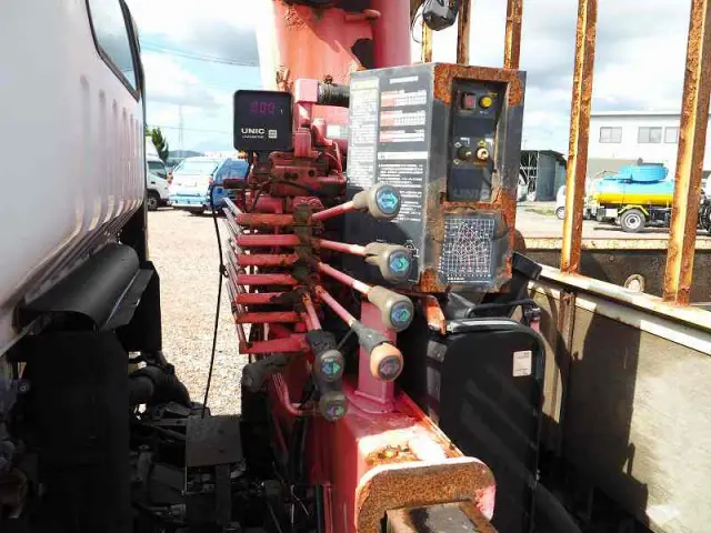 いすゞ エルフ BDG-NPS85AR(4WD)の写真14