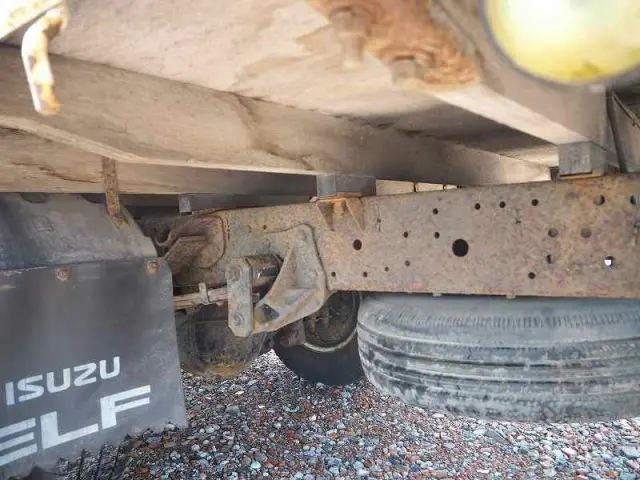 いすゞ エルフ BDG-NPS85AR(4WD)の写真32