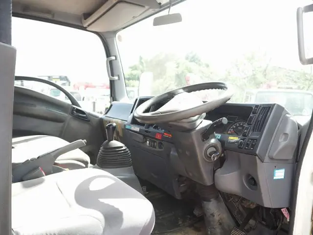 いすゞ エルフ BDG-NPS85AR(4WD)の写真43