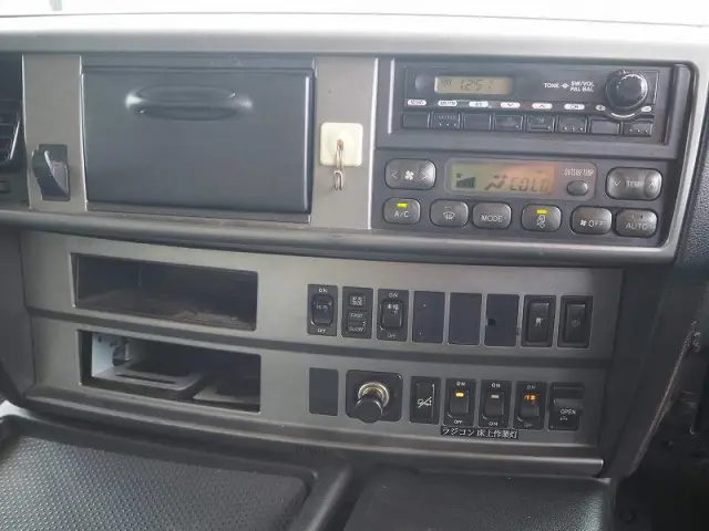 日野 プロフィア QKG-FW1EZBJ(8x4)の写真49